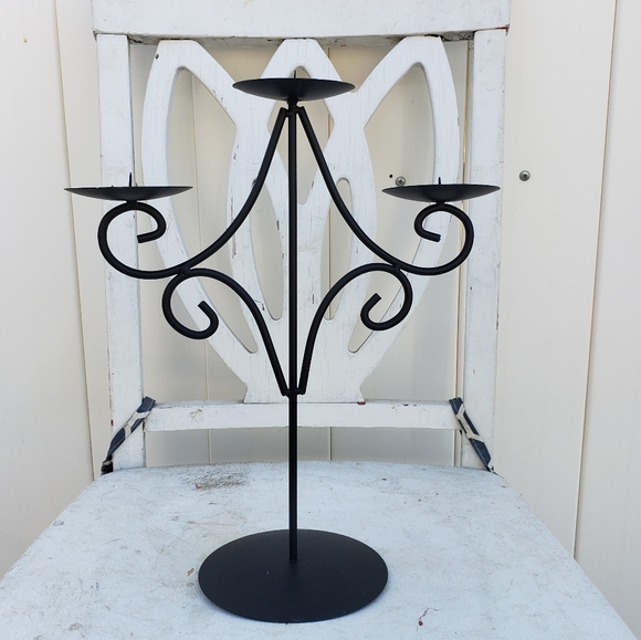 Dramatic candle holder candleabra